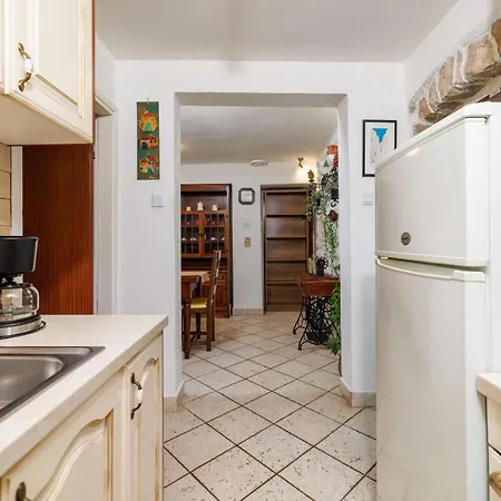 Josip Apartment *