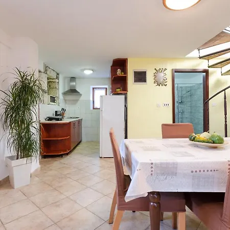 Josip Apartment *