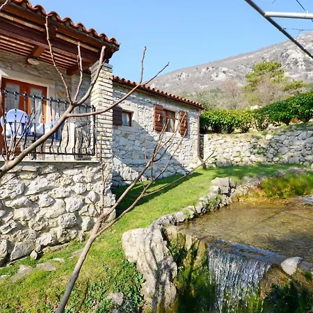Josip Apartment *