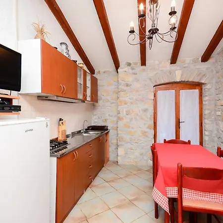 Josip Apartment *