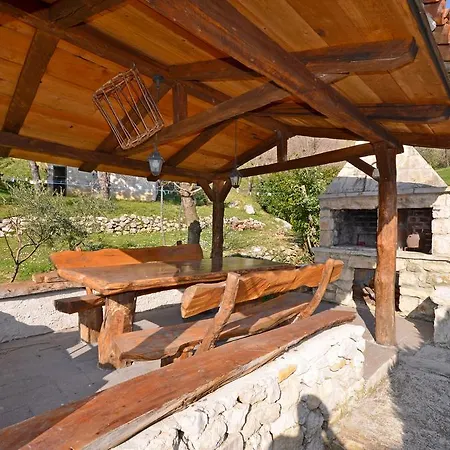 Josip Apartment *